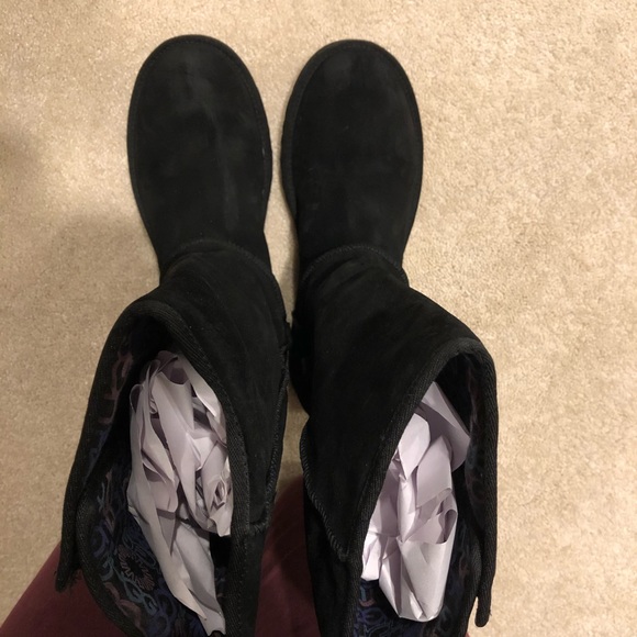 SOLD****UGG Black LoPro Boots, Sz 8 - Picture 4 of 8